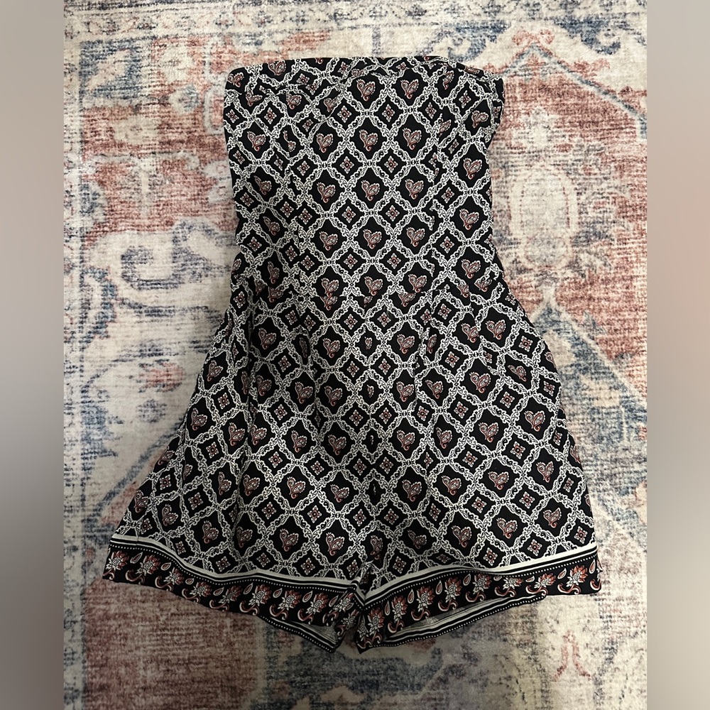 Forever 21 Black and White Strapless Romper